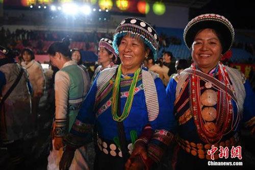 云南傈僳族小伙吃瓜网,吃瓜网上的民族风情