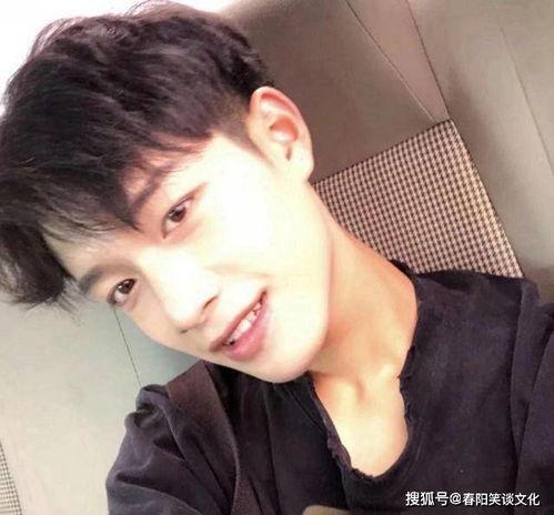 网红吃瓜男帅哥图片,网红吃瓜男帅哥的美食诱惑
