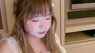 网红小娇妻吃瓜事件视频,揭秘背后真相与争议