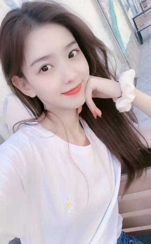 女网红吃瓜大汗淋漓